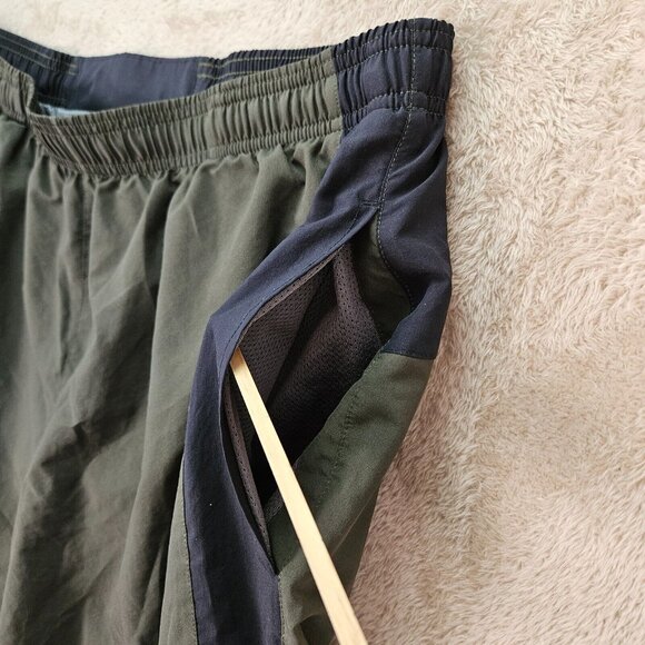 Under Armour heatgear Shorts Loose Fit Green Black Back Zipped Pocket Mens Sz XL - Picture 9 of 14